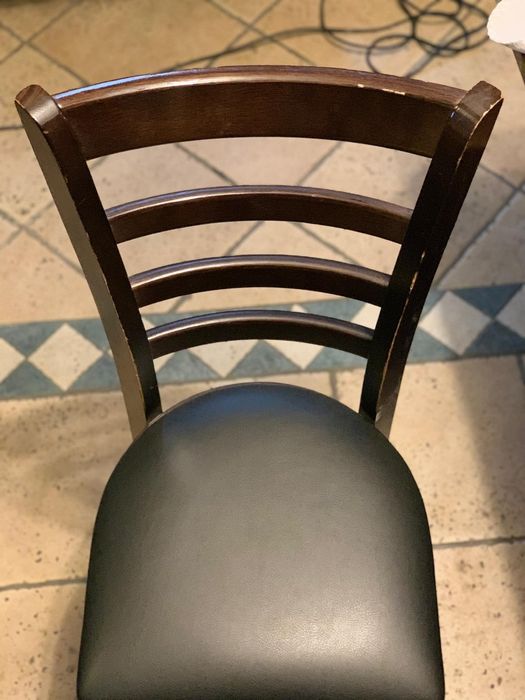 Scaune tapițate de lemn