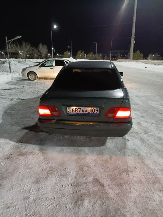 Продам мерседес 210й 1997гв. Объем 2.3 акпп