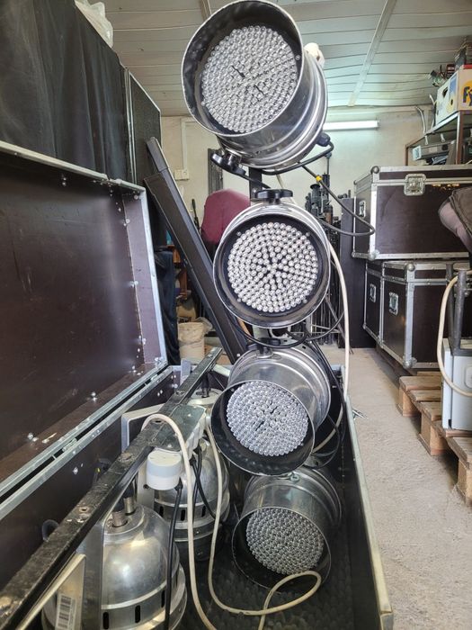 Stairville Led Par 64 8 bucati cu rack si bara inclusiv