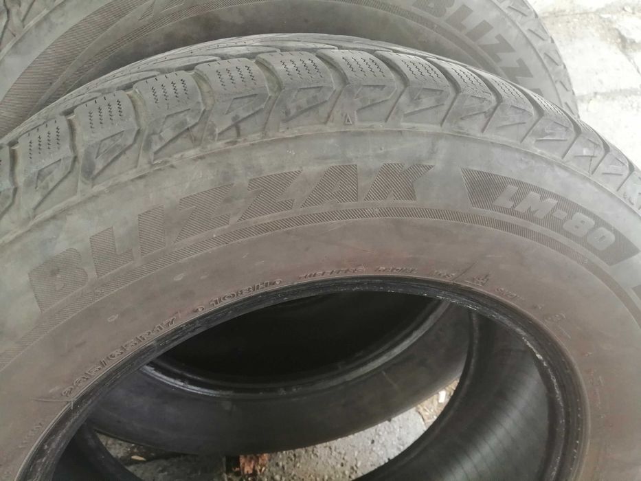 Продавам зимни  гуми втора ръка за джип.