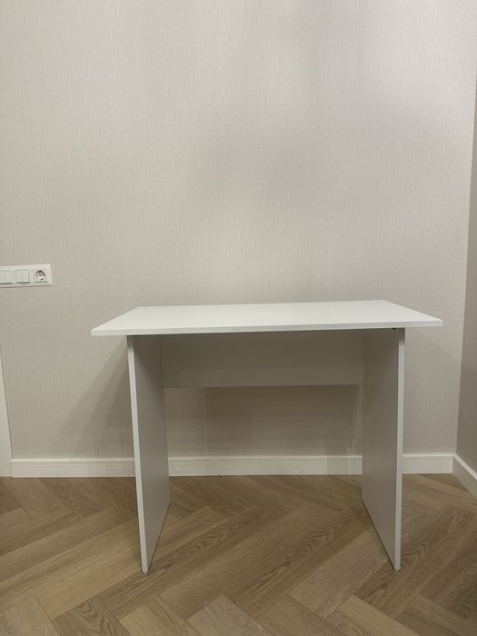 Письменный стол белый