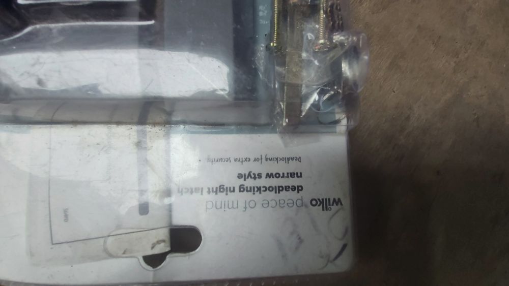 Încuietoare pentru poartă/usa