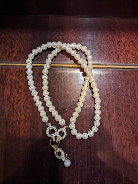 Продам несколько жемчужных сетуаров