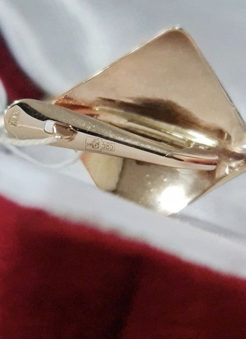 Золотые новые серьги Ромбики 585 пробы