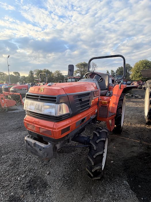 Tractor japonez Kubota GL 201 4x4 cu Freza de sol