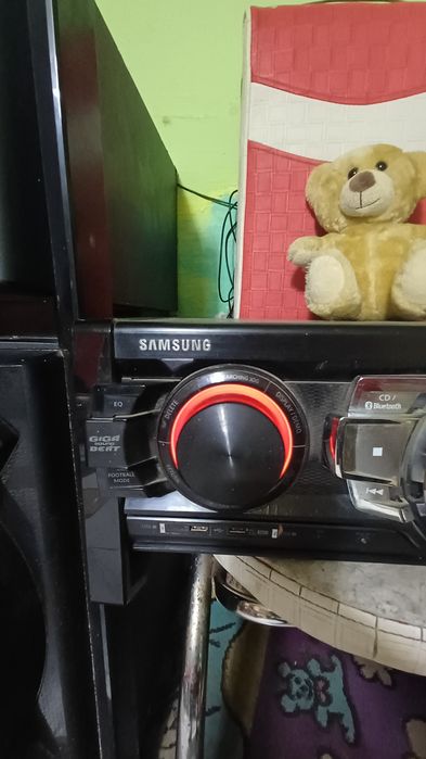 Boxe samsung FS9000 de vinzare in stare foarte bună are un bass extrao