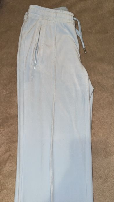 pantaloni Juicy Couture XS purtati de cateva ori 400 lei negociabil