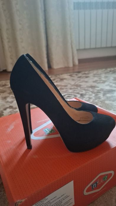 Продам туфли замшевые