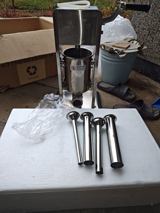 Машина за пълнене на мляно месо