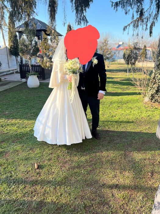 Vand Rochie Mireasa !