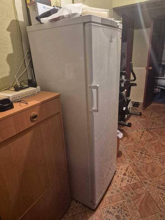 продаю морозильник Indesit