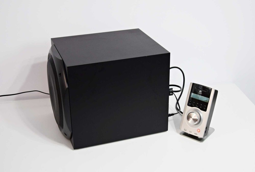Subwoofer Logitech Z5500, sistem activ