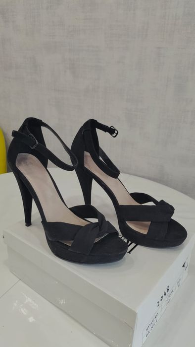 Продам босоножки туфли и сапожки