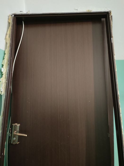 Двери межкомнатные б/у