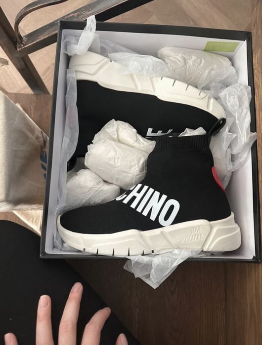 Adidasi love Moschino