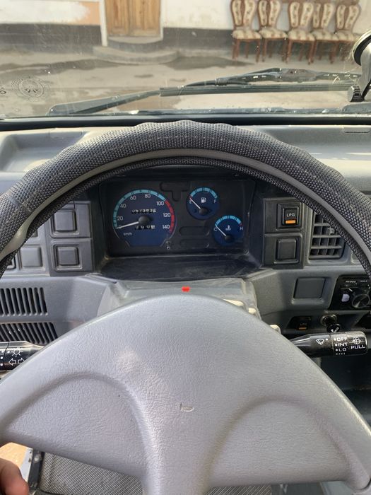 Damas srochni sotiladi