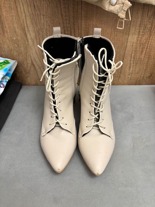 Дамски боти с ток