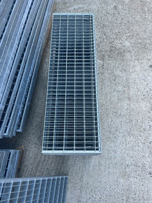 Trepte zincate galvanizate