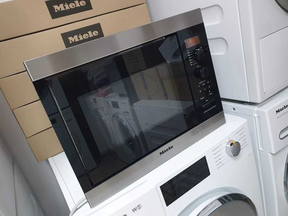 17L - Miele M8151-2 Микровълнова Фурна с Грил за вграждане
