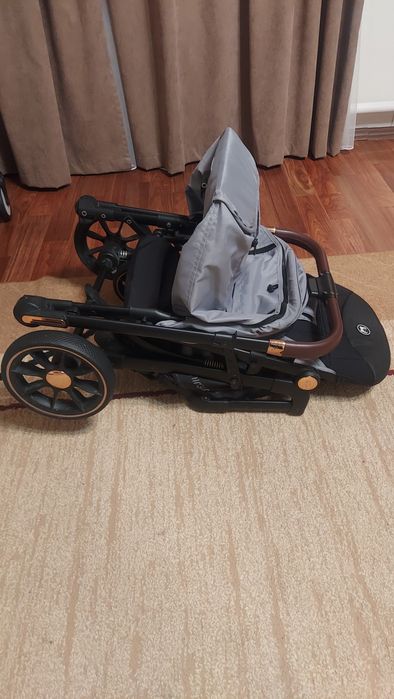 Коляска прогулочная