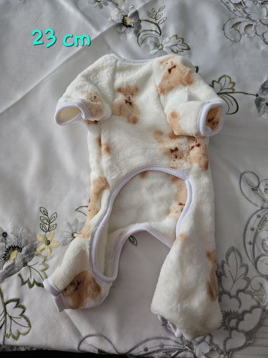 Hăinuțe călduroase pentru catei mici