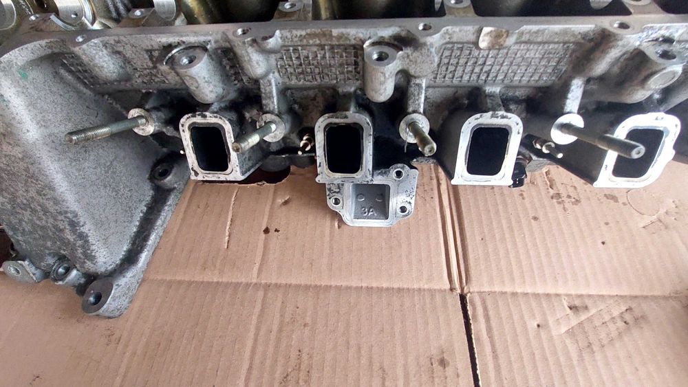 Chiulasă BMW 2.0 diesel 163cp M47! Galerie evacuare, axe came!