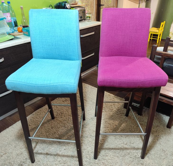 Doua scaune de bar