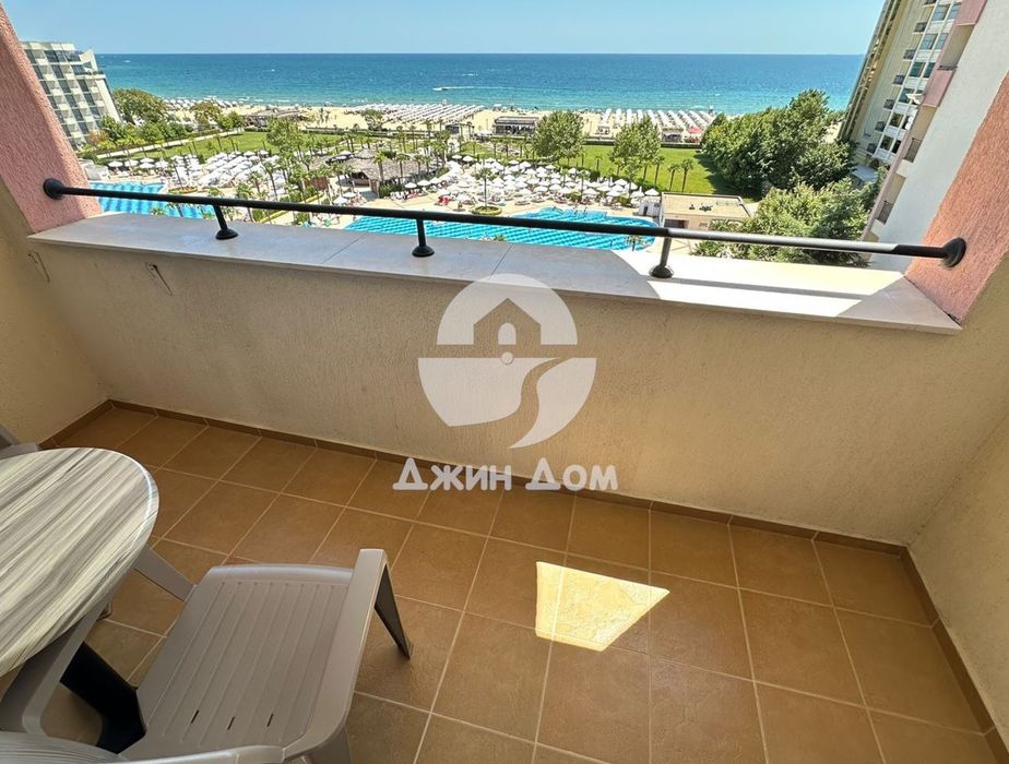 Двустаен апартамент с ФРОНТАЛНА ГЛЕДКА МОРЕ в к-с „Маджестик“,Сл. бряг