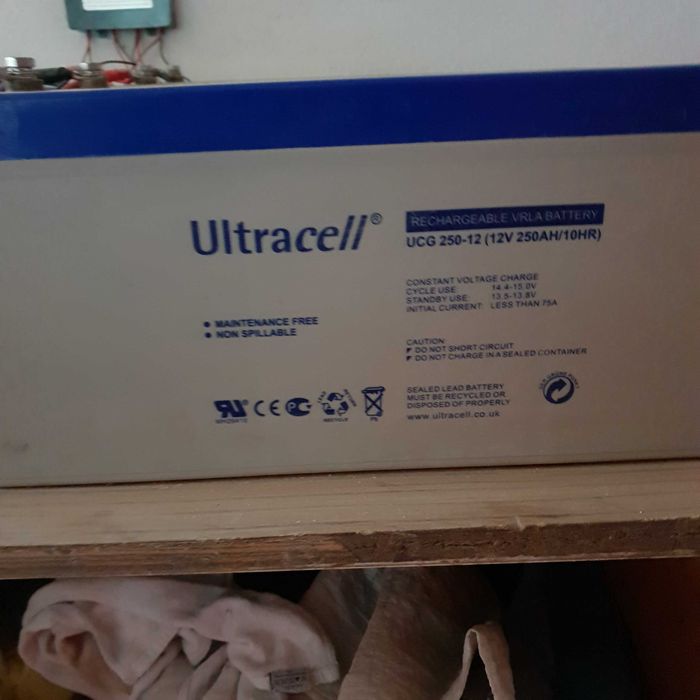 Vand invertor solar si acumulatori