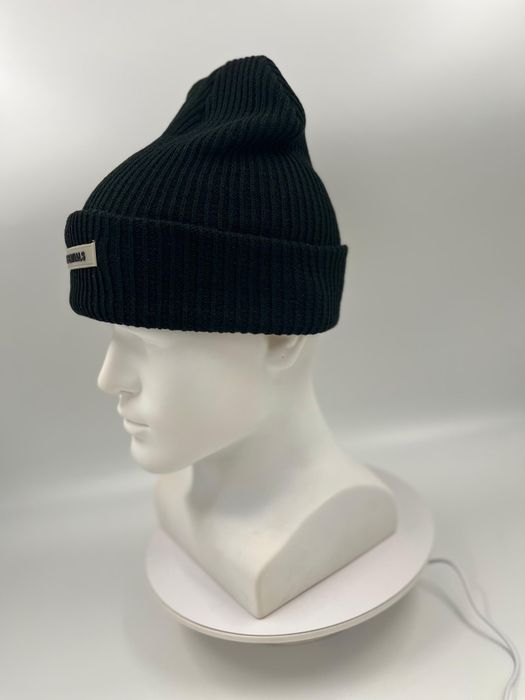 Шапки новые есеншл