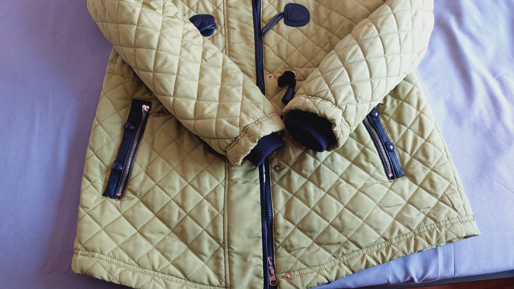 Продам женскую куртку