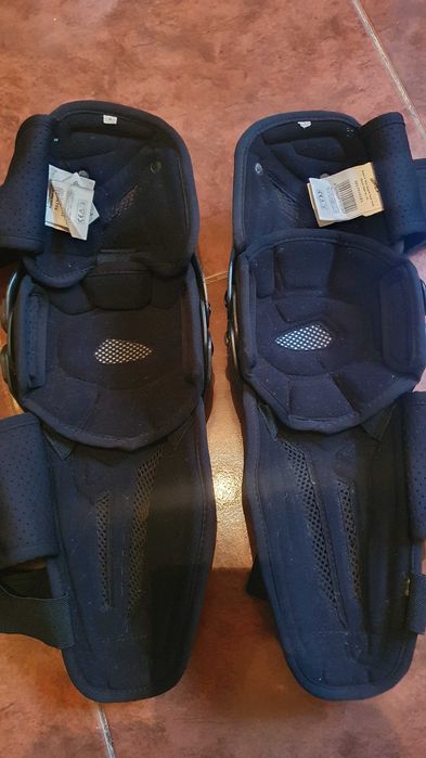 Leatt dual axis наколенники