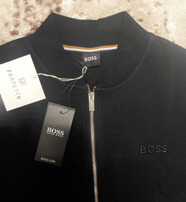 Vând jacheta noua de bărbați Boss