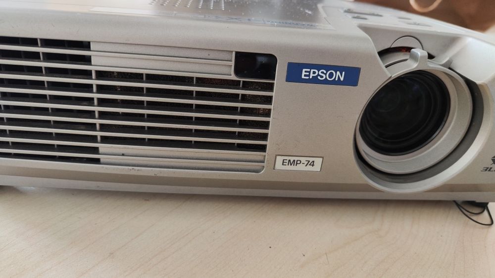 Videoproiector pentru casa și terasa