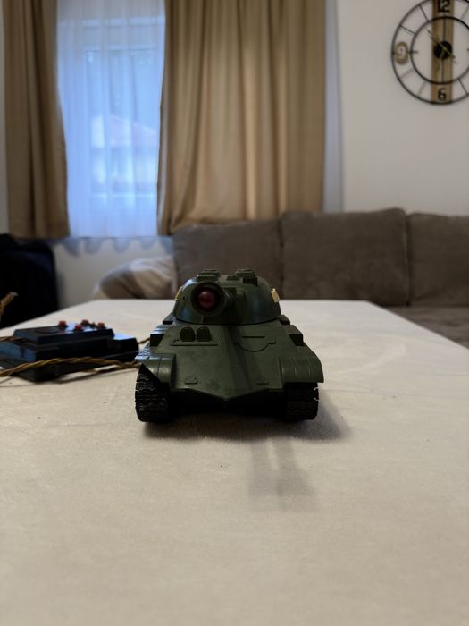 Руски танк с жица