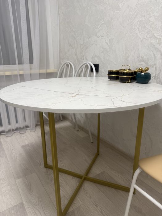 Продам круглый стол