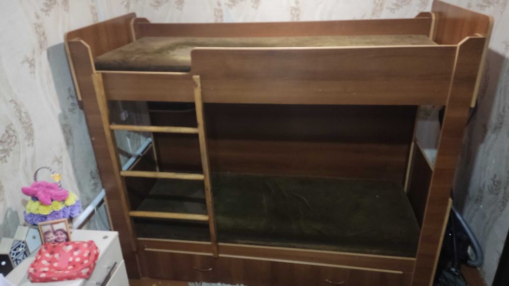 Двухьярусная кровать