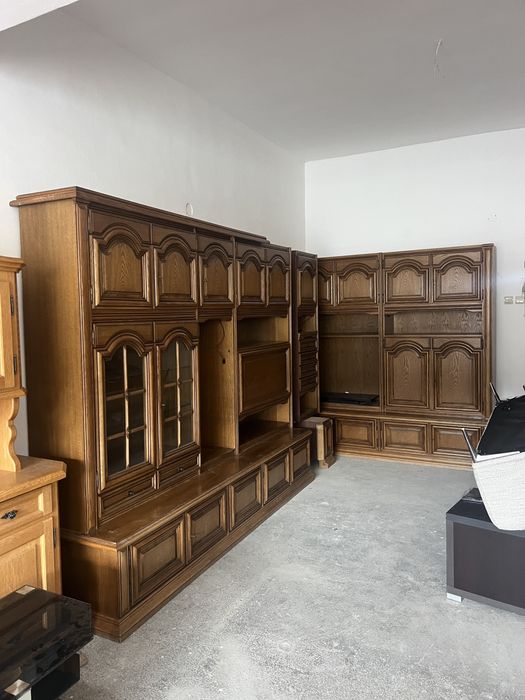 Mobilă de sufragerie clasică din lemn masiv, tip bibliotecă de colț,