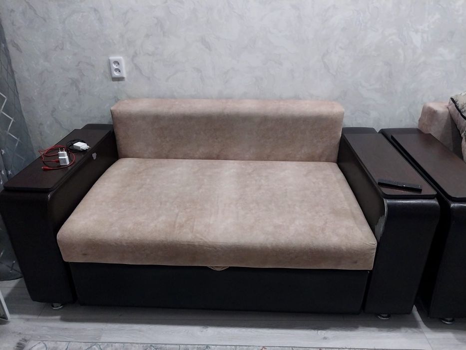 Продам удобный диван с 3 подушками