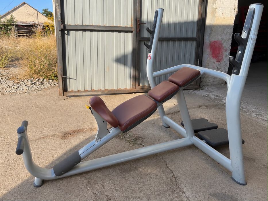 Bancă înclinată Technogym profesională + BARĂ INCLUSĂ