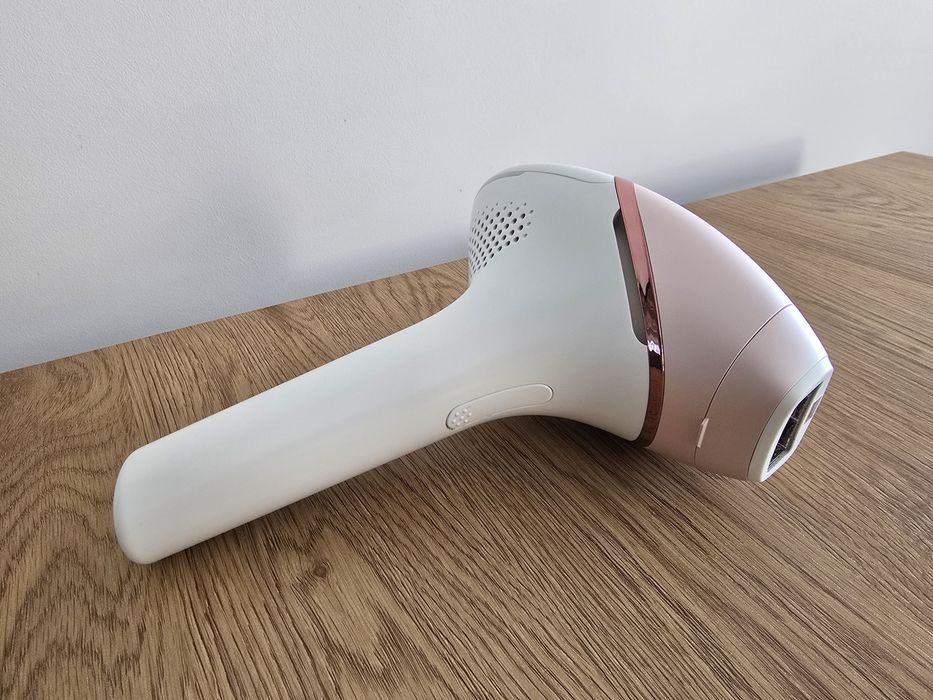 Philips Lumea Prestige IPL BRI950/00 фотоепилатор