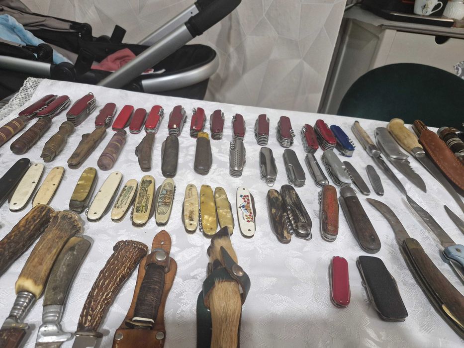 Cutite si bricege de vânzare