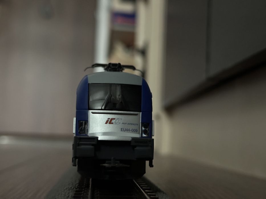 trenulet electric locomotiva taurus piko intercity scara ho/h0 1/87