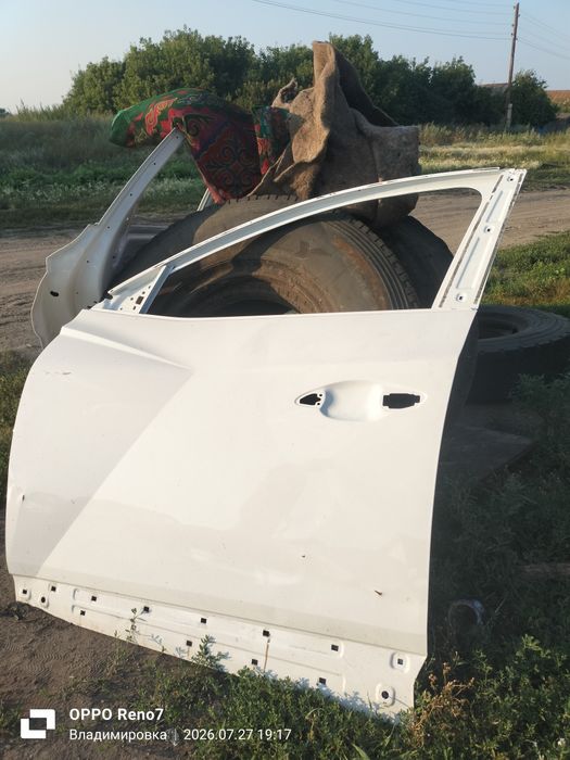 Продам двери Туксон 25год левоя сторона