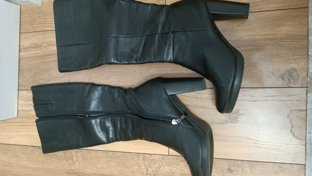 Продам женские сапоги