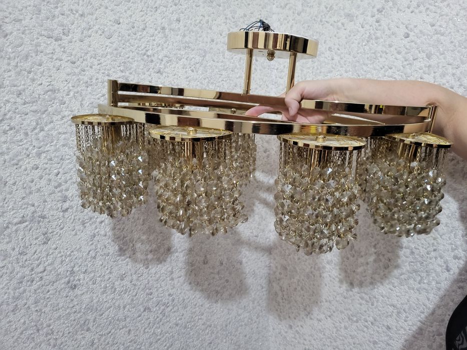 Продаётся люстра