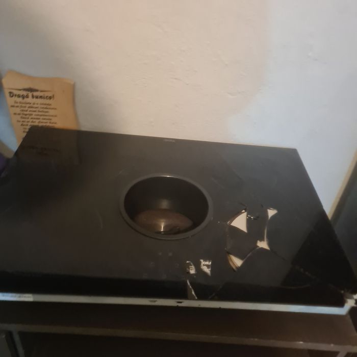 Plita electrica bora cu hota incorporata