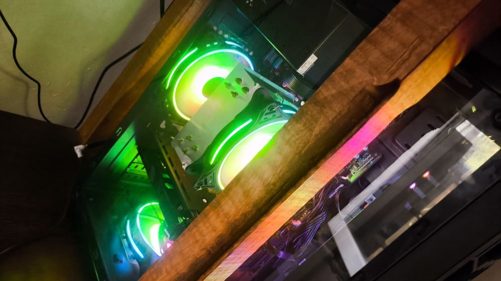Vând calculator cu rx6600 și AMD 5 2600 mai multe detalii in privat