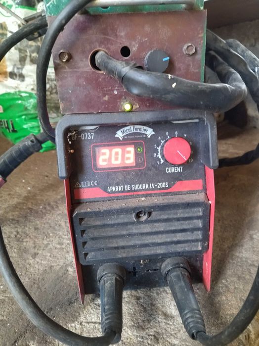 vand doua aparate de sudura unul cu electrozi si tig 1050lei si unul cu electrozi si sarma flux 380lei