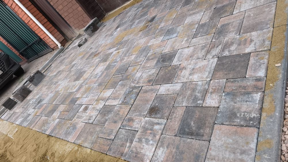 Тротуарная плитка. Брусчатка. Газон